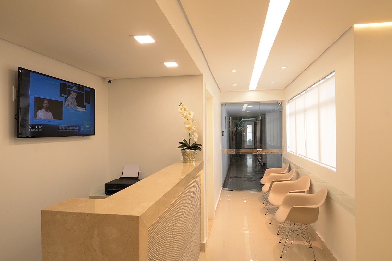 Recepção MedMax com sala de espera
