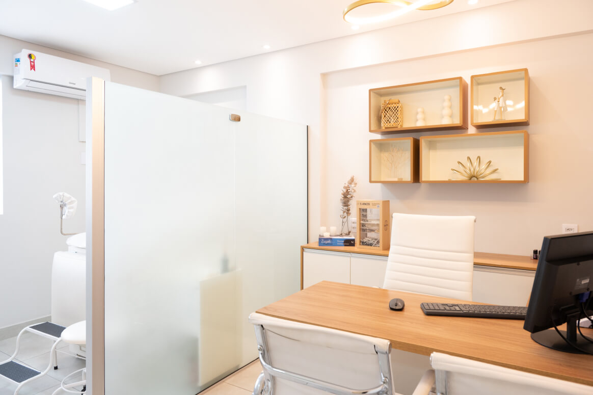 Consultório com decoração acolhedora